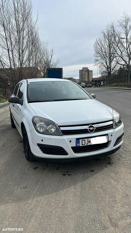 Second-hand Opel Astra 90 CP (66 kW) 2005 Culoarealb Hatchback