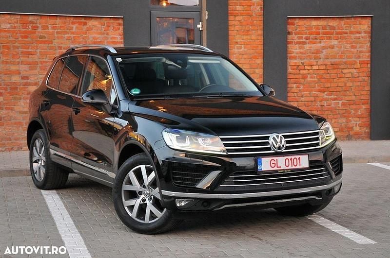 Culoarenegru Utilizat 2017 VW Touareg SUV | 21.900 EUR (Preț OK) - Imagine 1/4
