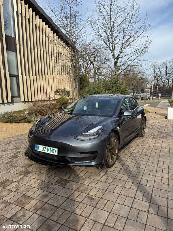 Second-hand Tesla Model 3 Standard Range Plus 239 kW (325 CP) 2020 Culoaregri Berlinǎ
