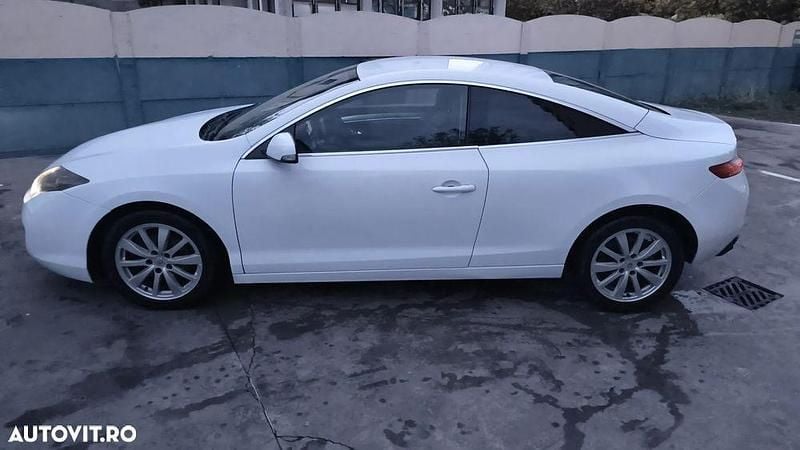 Second-hand Renault Laguna Coupé Dynamique 150 CP (110 kW) 2009 Culoarealb Coupe