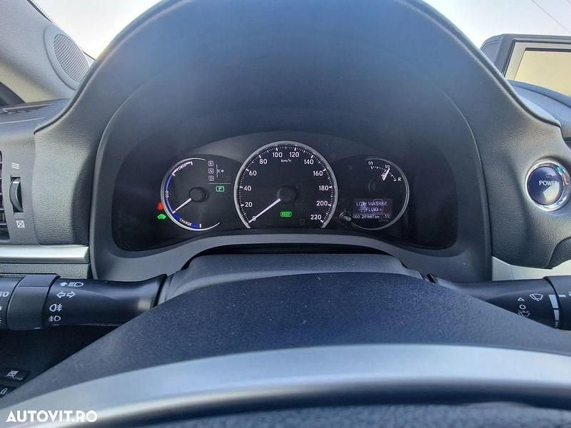 Second-hand Lexus CT200h 136 CP (100 kW) 2012 Culoarenegru Hatchback