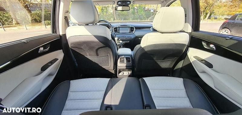 Culoarenegru Second-hand 2016 Kia Sorento Platinum Edition SUV | 15.499 EUR (Preț OK) - Imagine 1/4