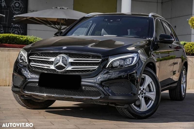 Culoarenegru Utilizat 2016 Mercedes GLC250 AMG line SUV | 24.490 EUR (Preț OK) - Imagine 1/4