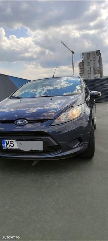 Culoarealbastru Utilizat 2012 Ford Fiesta Celebration Hatchback | 3.650 EUR (Preț OK) - Imagine 1/4