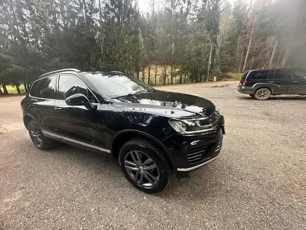 Second-hand VW Touareg 262 CP (192 kW) 2017 Negru SUV