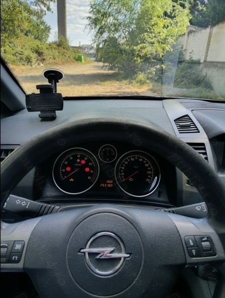 Utilizat 2005 Opel Zafira Monovolum | 1.600 EUR (Preț bun) - Imagine 1/4