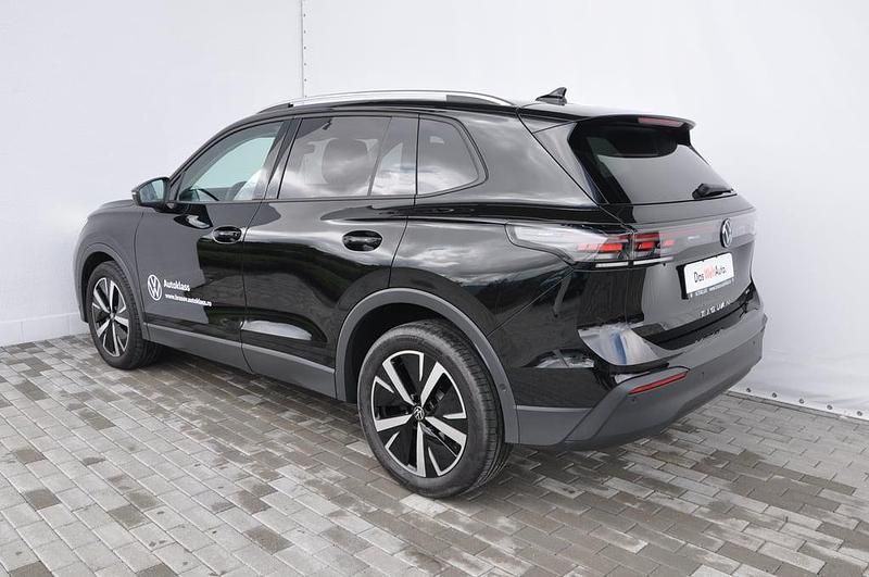 Second-hand VW Tiguan Life 193 CP (141 kW) 2024 Negru  normal SUV
