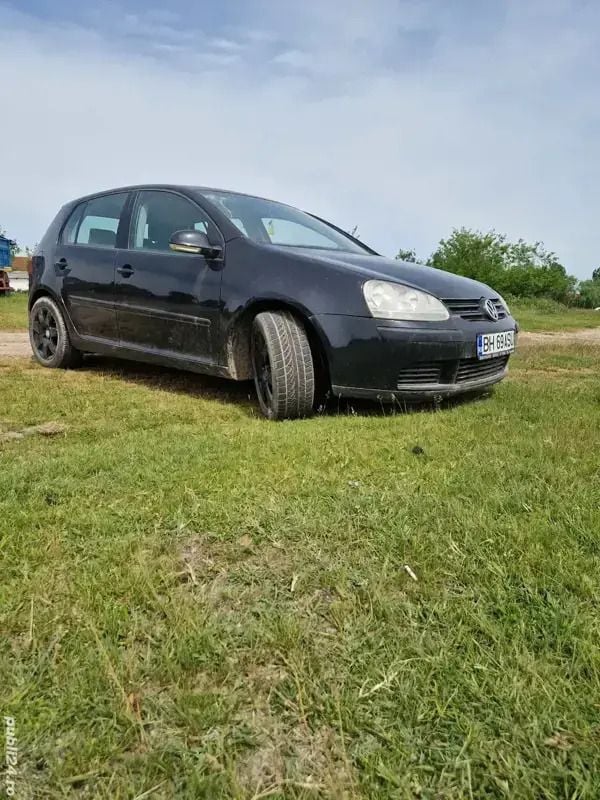 Negru Utilizat 2006 VW Golf V SE Berlinǎ | 2.550 EUR (Preț OK) - Imagine 1/4