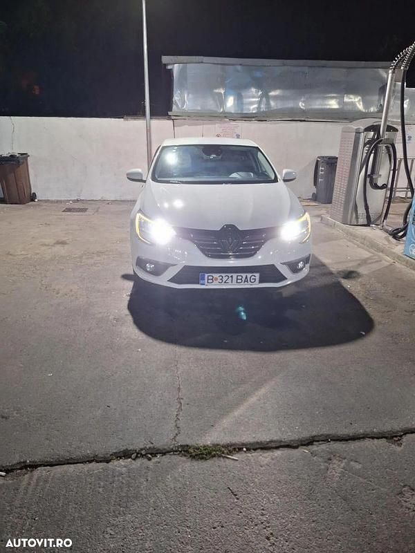 Culoarealb Utilizat 2016 Renault Mégane III Intens Hatchback | 9.000 EUR (Puțin scump) - Imagine 1/4