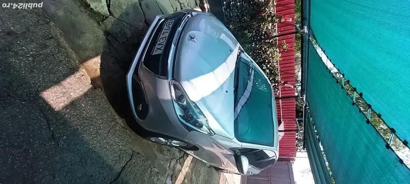 Argintiu Utilizat 2016 Peugeot 208 Active Hatchback | 8.300 EUR (Preț OK) - Imagine 1/4