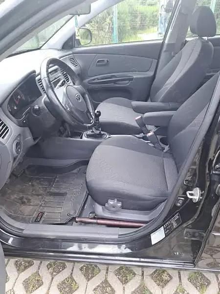 Second-hand Kia Rio 97 CP (71 kW) 2011 Negru Hatchback