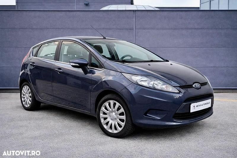 Culoarealbastru Utilizat 2012 Ford Fiesta Champions Edition | 4.400 EUR (Puțin scump) - Imagine 1/4