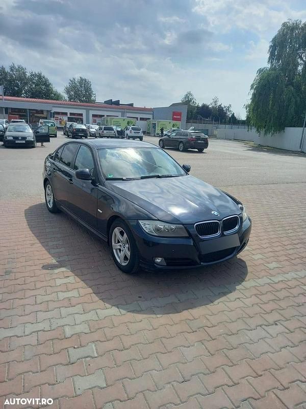 Culoarenegru Utilizat 2009 BMW 320 Berlinǎ | 4.300 EUR (Preț bun) - Imagine 1/4