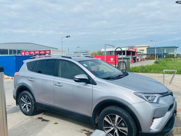 Second-hand Toyota RAV4 152 CP (111 kW) 2018 Argintiu SUV