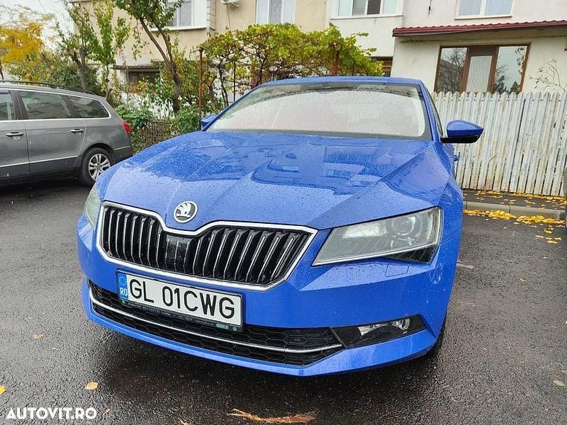 Culoarealbastru Utilizat 2019 Skoda Superb Ambition Berlinǎ | 17.600 EUR (Super Preț) - Imagine 1/4