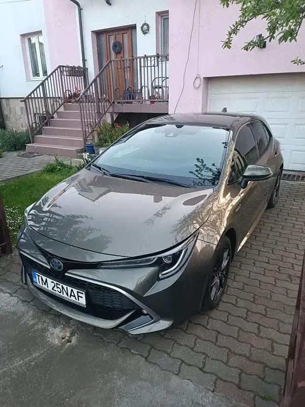 Verde Utilizat 2019 Toyota Corolla Hatchback | 18.990 EUR (Puțin scump) - Imagine 1/4