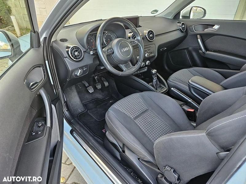 Second-hand Audi A1 S-Line 122 CP (89 kW) 2012 Culoarealbastru Hatchback