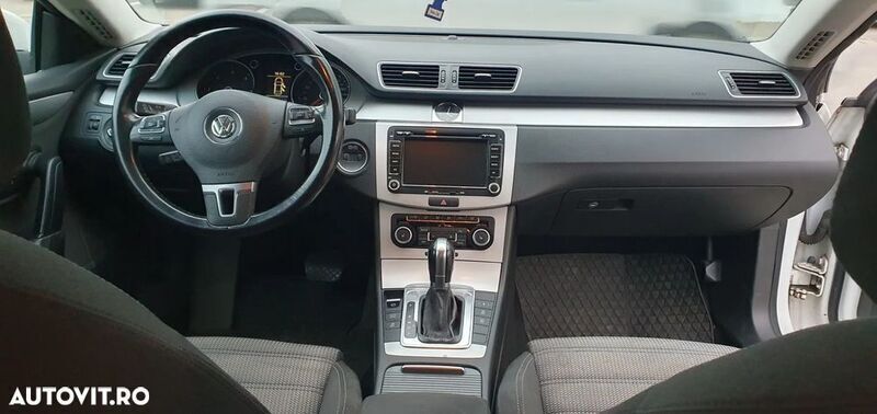 Alb Utilizat 2011 VW Passat Exclusive Berlinǎ | 6.500 EUR (Super Preț) - Imagine 1/4