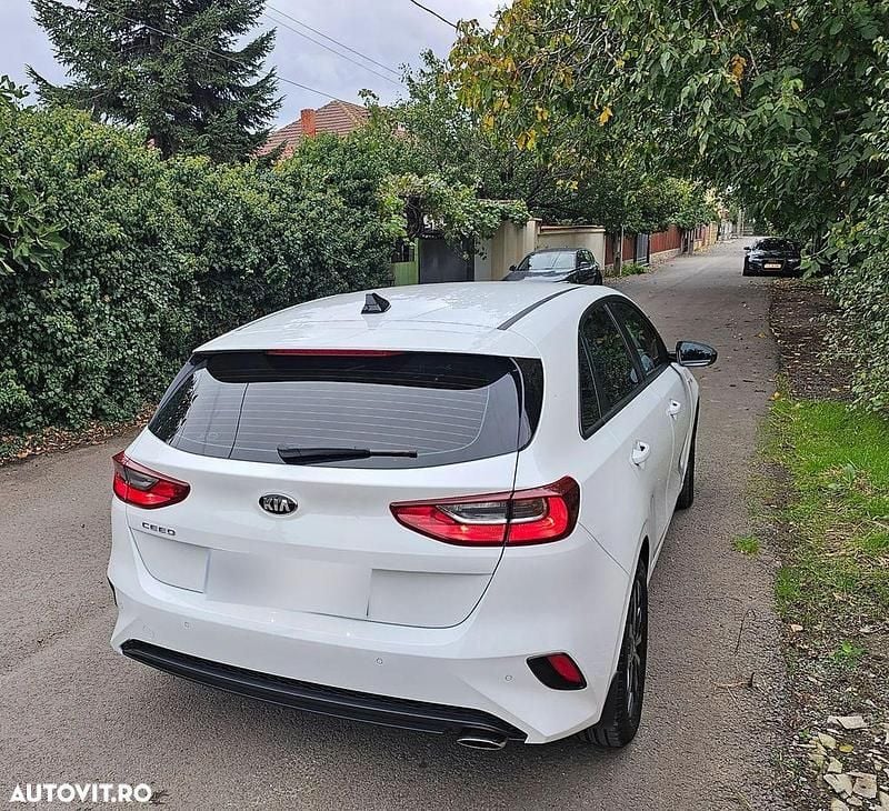 Second-hand Kia Ceed 160 CP (117 kW) 2021 Culoarealb Hatchback