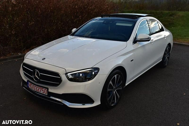 Culoarealb Utilizat 2020 Mercedes E300 Avantgarde Berlinǎ | 35.700 EUR (Preț bun) - Imagine 1/4