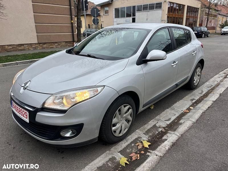 Culoareargint Utilizat 2012 Renault Mégane III Expression Hatchback | 4.200 EUR (Preț OK) - Imagine 1/4