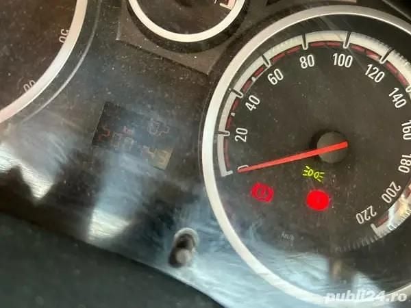 Negru Utilizat 2008 Opel Corsa | 1.600 EUR (Preț bun) - Imagine 1/4