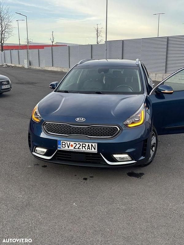 Second-hand Kia Niro 141 CP (103 kW) 2018 Culoarealbastru SUV