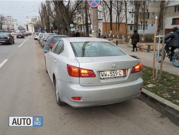 Gri Utilizat 2007 Lexus IS220 Berlinǎ | 6.350 EUR - Imagine 1/4