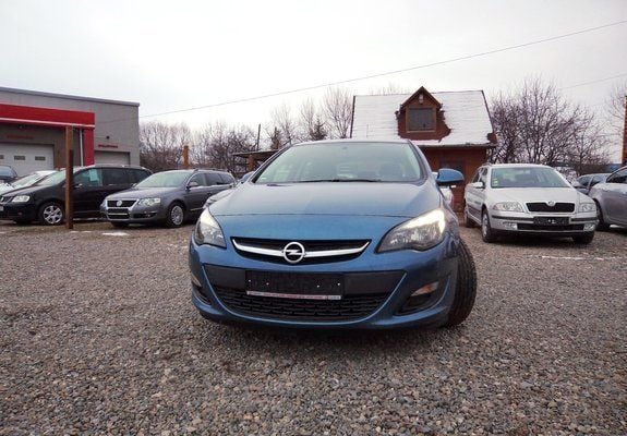 Second-hand Opel Astra 110 CP (80 kW) 2013 Albastru metalizat Hatchback