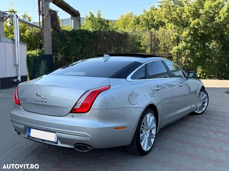 Second-hand Jaguar XJ Premium Luxury 300 CP (220 kW) 2016 Culoaregri Berlinǎ