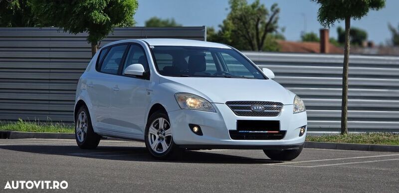 Alb Utilizat 2008 Kia Ceed Base Hatchback | 2.680 EUR - Imagine 1/4