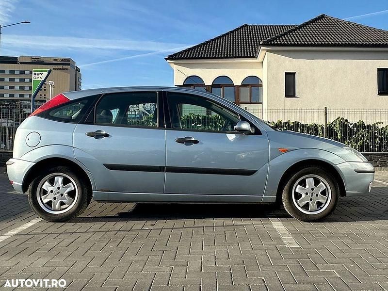 Culoarealbastru Utilizat 2004 Ford Focus Viva Hatchback | 1.340 EUR (Preț bun) - Imagine 1/4
