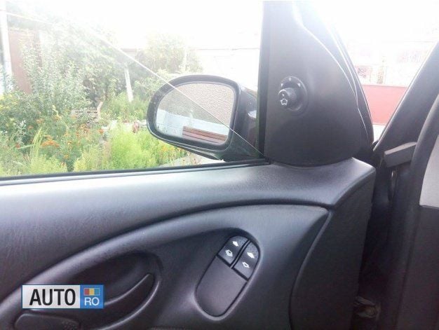 Second-hand Ford Focus 90 CP (66 kW) 2003 Argintiu Hatchback