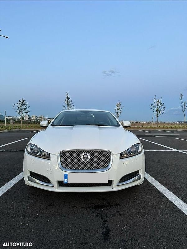 Second-hand Jaguar XF Luxury 190 CP (139 kW) 2012 Culoarealb Berlinǎ