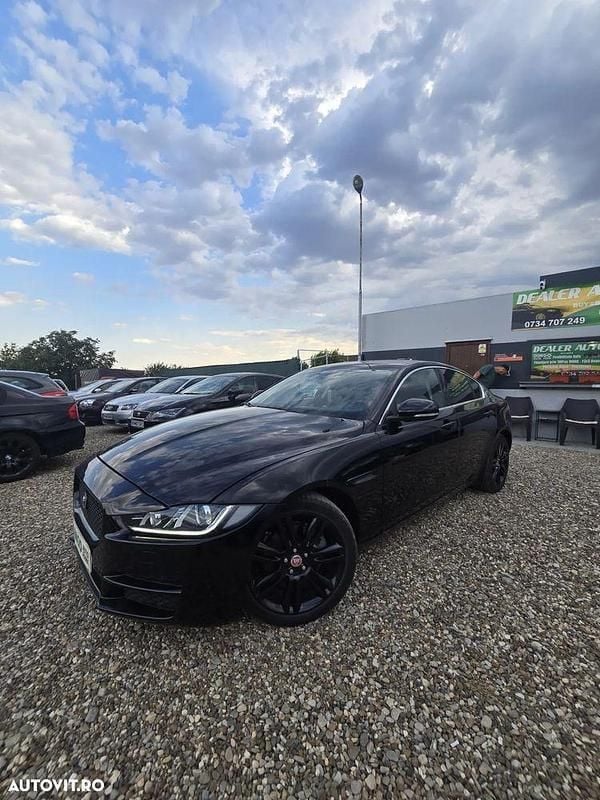 Negru Utilizat 2015 Jaguar XE Prestige Berlinǎ | 12.490 EUR (Preț OK) - Imagine 1/4