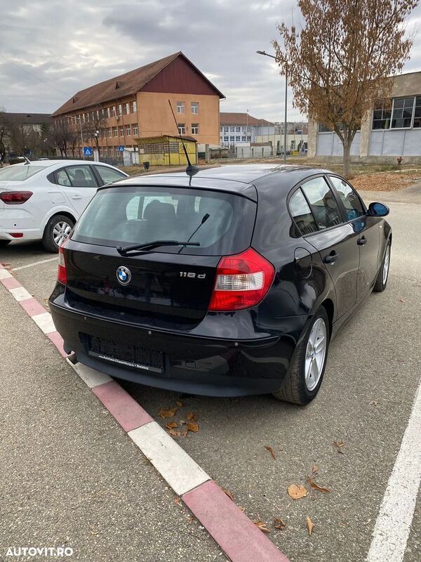 Second-hand BMW 118 122 CP (89 kW) 2006 Negru Hatchback