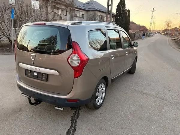 Second-hand Dacia Lodgy 110 CP (80 kW) 2015 Auriu Monovolum