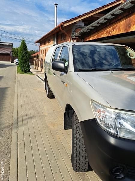 Second-hand Toyota HiLux 100 CP (73 kW) 2012 Pickup