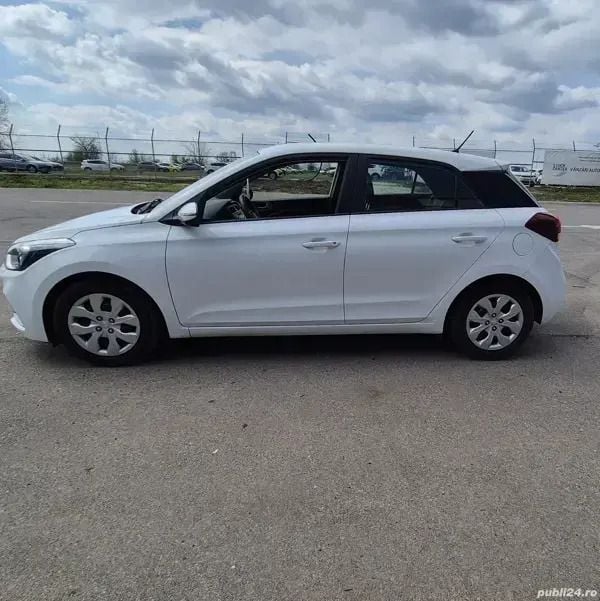 Alb Utilizat 2019 Hyundai i20 Hatchback | 7.500 EUR (Super Preț) - Imagine 1/4
