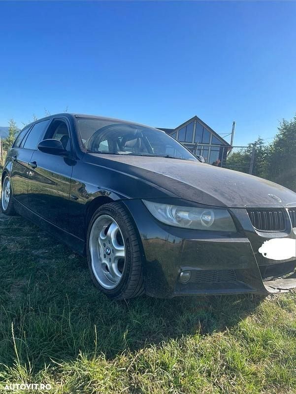 Negru Utilizat 2005 BMW 320 Break | 2.100 EUR (Super Preț) - Imagine 1/4