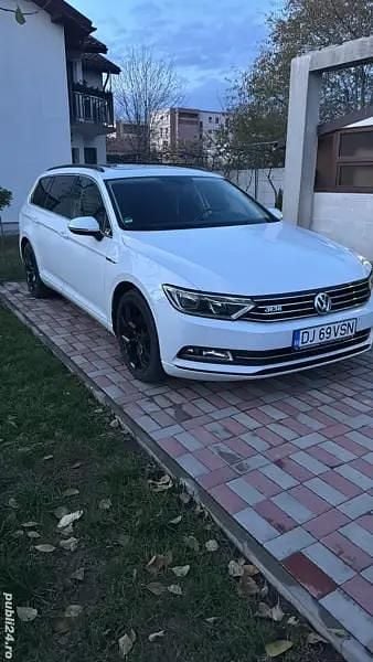 Utilizat 2017 VW Passat R Hatchback | 13.300 EUR (Preț bun) - Imagine 1/4