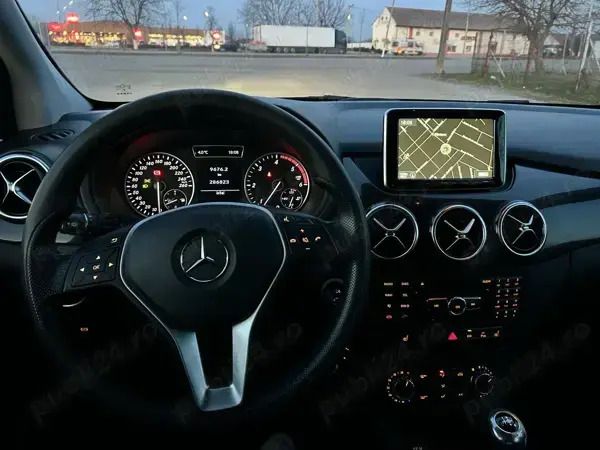 Utilizat 2012 Mercedes 220 Berlinǎ | 7.500 EUR - Imagine 1/4