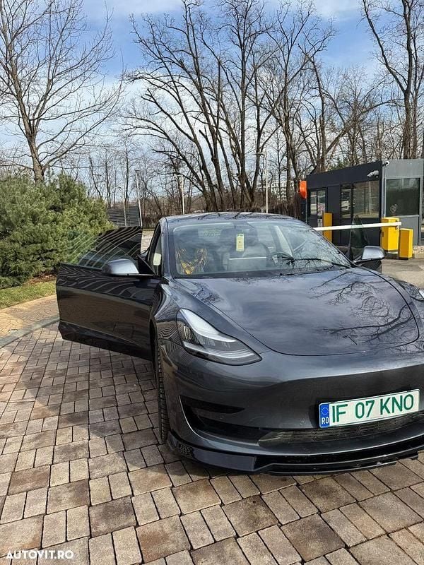 Second-hand Tesla Model 3 Standard Range Plus 239 kW (325 CP) 2020 Culoaregri Berlinǎ