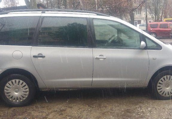 Second-hand VW Sharan 115 CP (84 kW) 2001 Argintiu Monovolum