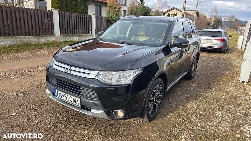 Second-hand Mitsubishi Outlander Instyle 150 CP (110 kW) 2015 Culoarenegru SUV