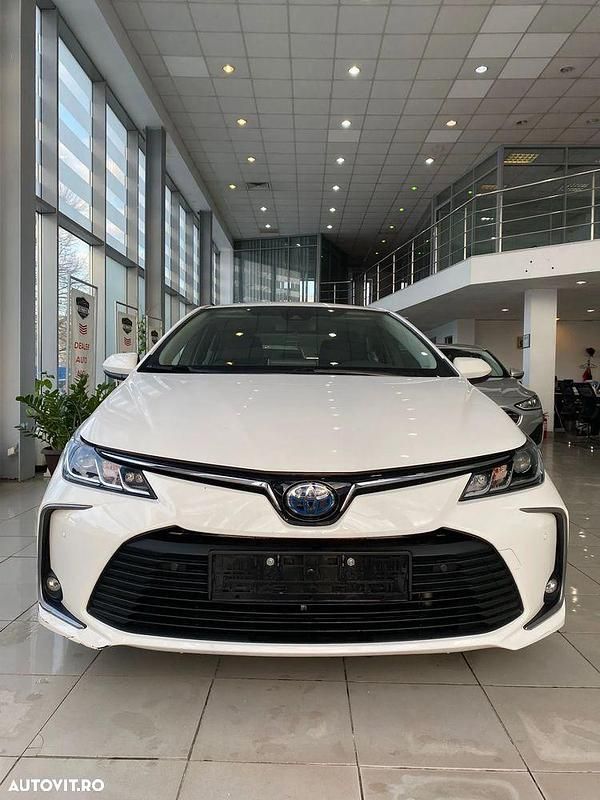 Second-hand Toyota Corolla 98 CP (72 kW) 2021 Culoarealb Berlinǎ