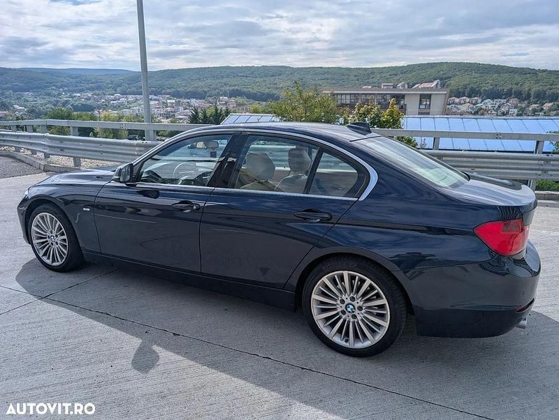 Second-hand BMW 320 Luxury Line 184 CP (135 kW) 2013 Culoarealbastru Berlinǎ