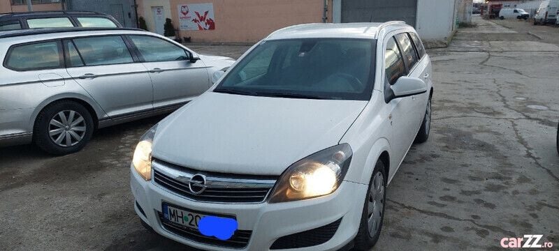 Alb Utilizat 2010 Opel Astra Berlinǎ | 2.500 EUR (Preț bun) - Imagine 1/4
