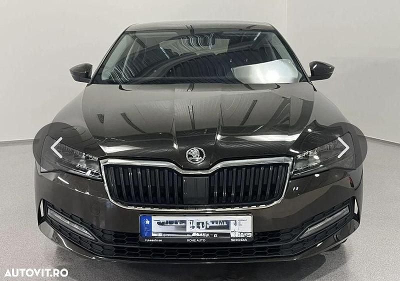 Culoaremaro Utilizat 2021 Skoda Superb Style Hatchback | 17.000 EUR (Preț bun) - Imagine 1/4