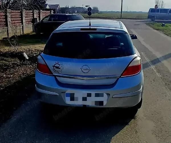 Second-hand Opel Astra 100 CP (73 kW) 2004 Argintiu Hatchback